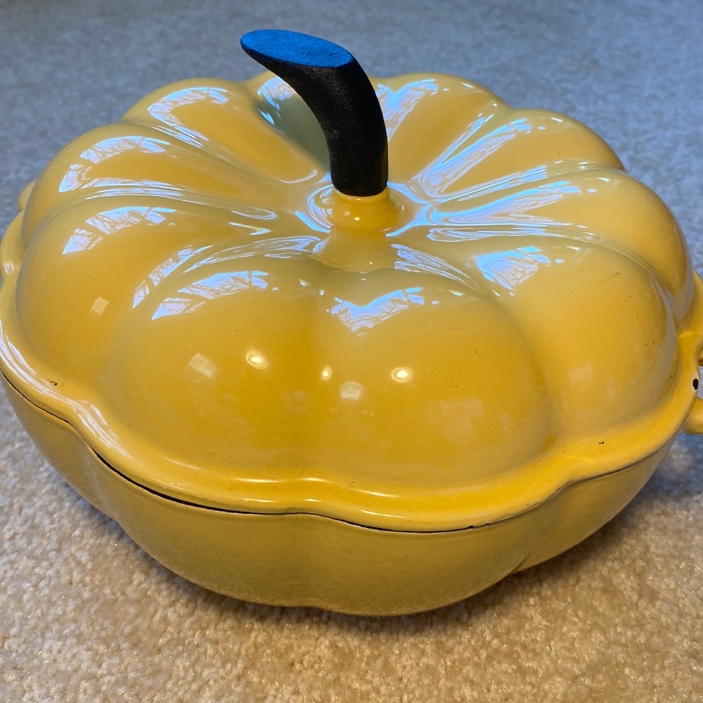 Cast iron Dutch oven